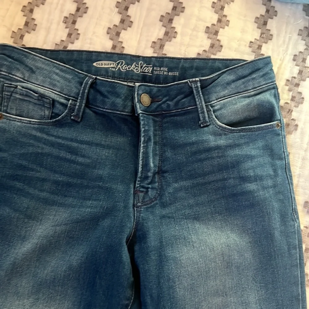 Old Navy rockstar mid rise jeans size 6 regular. - Picture 3 of 9